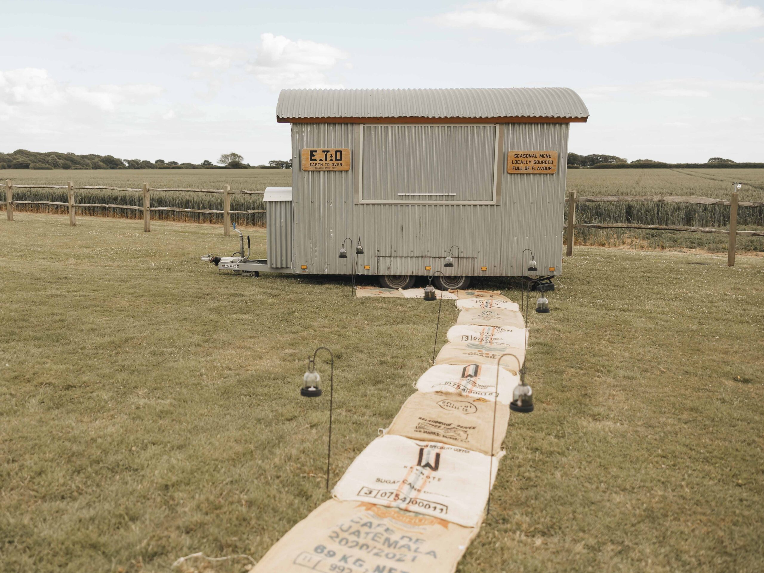 Earth to Oven food truck for a wedding