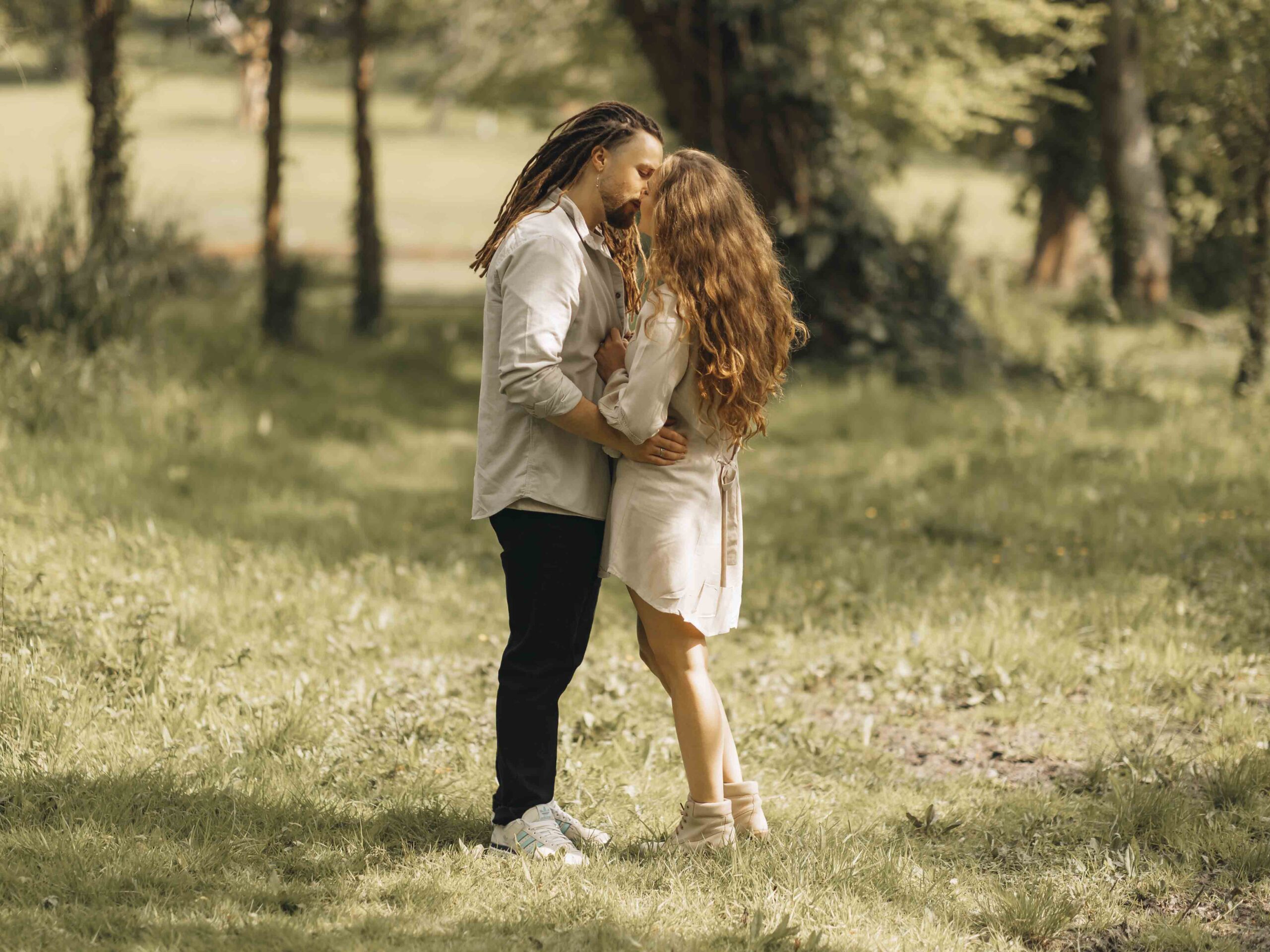 couple kissing in the woods