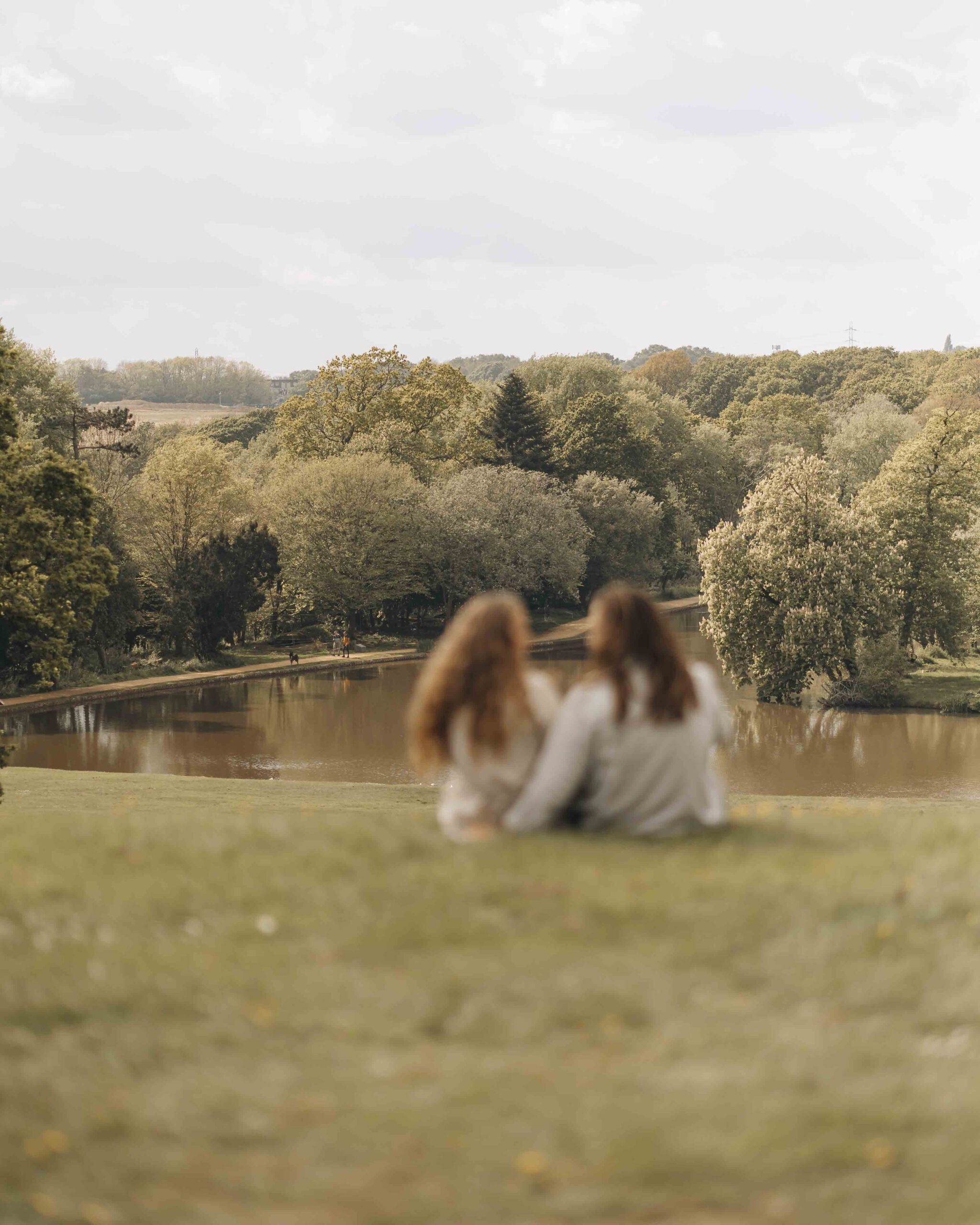 Couple out of focus with background in focus